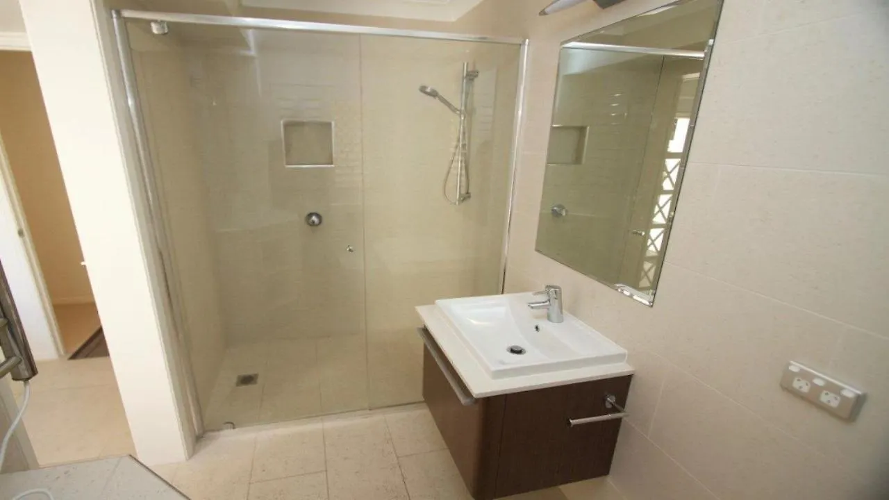 Pandanus Shores Unit 2 Kings Beach Qld Калаундра Дом отдыха